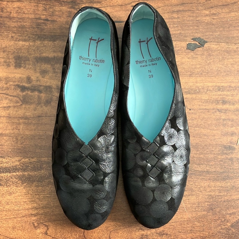 Thierry Rabotin black leather flats size 9